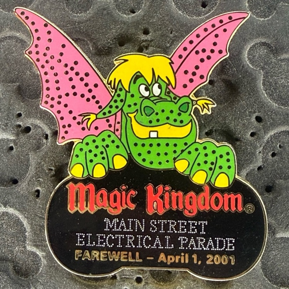 Disney parks Main Street Electrical Parade Magic Kingdom Farewell Elliott pin LE
